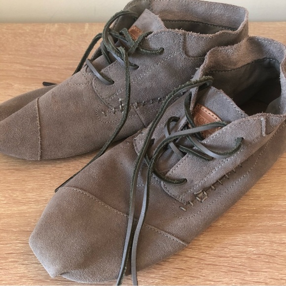 TOMS 391113 Suede Tribal Boots (size 10) - Picture 3 of 15